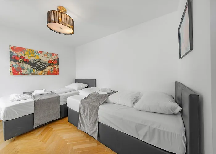 Center Penthouse, 3 Bedrooms, 30qm Rooftop, Ac