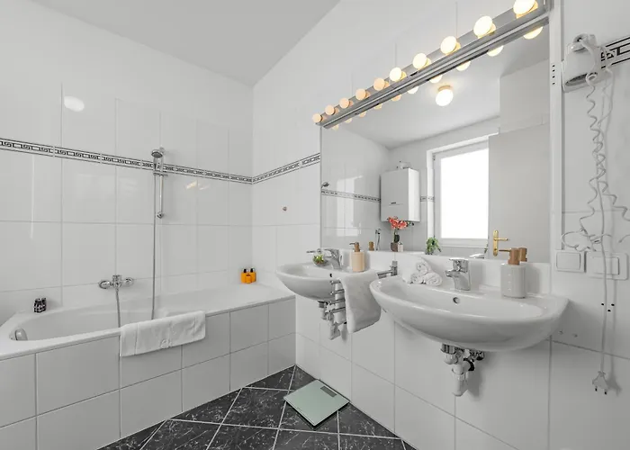 Center Penthouse, 3 Bedrooms, 30qm Rooftop, Ac